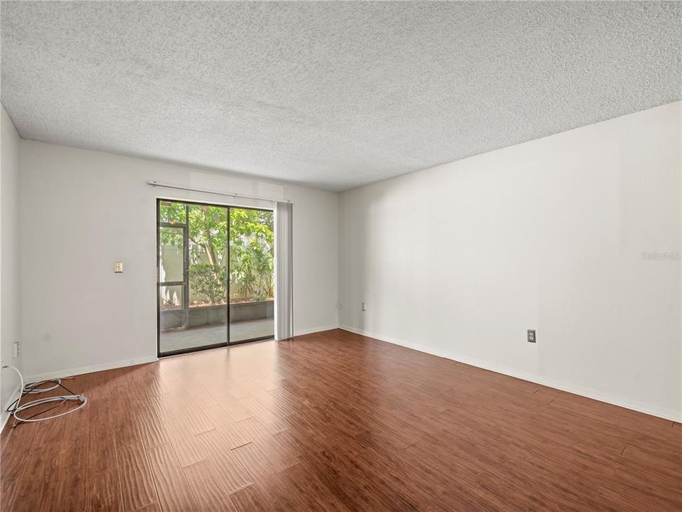 Active With Contract: $224,900 (2 beds, 2 baths, 1110 Square Feet)