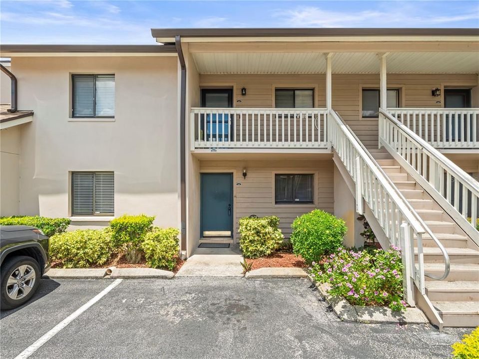 Active With Contract: $224,900 (2 beds, 2 baths, 1110 Square Feet)