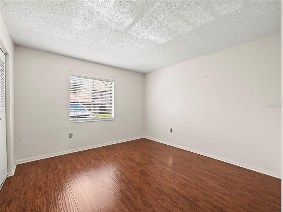 Active With Contract: $224,900 (2 beds, 2 baths, 1110 Square Feet)