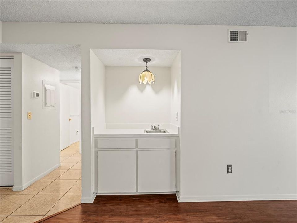 Active With Contract: $224,900 (2 beds, 2 baths, 1110 Square Feet)