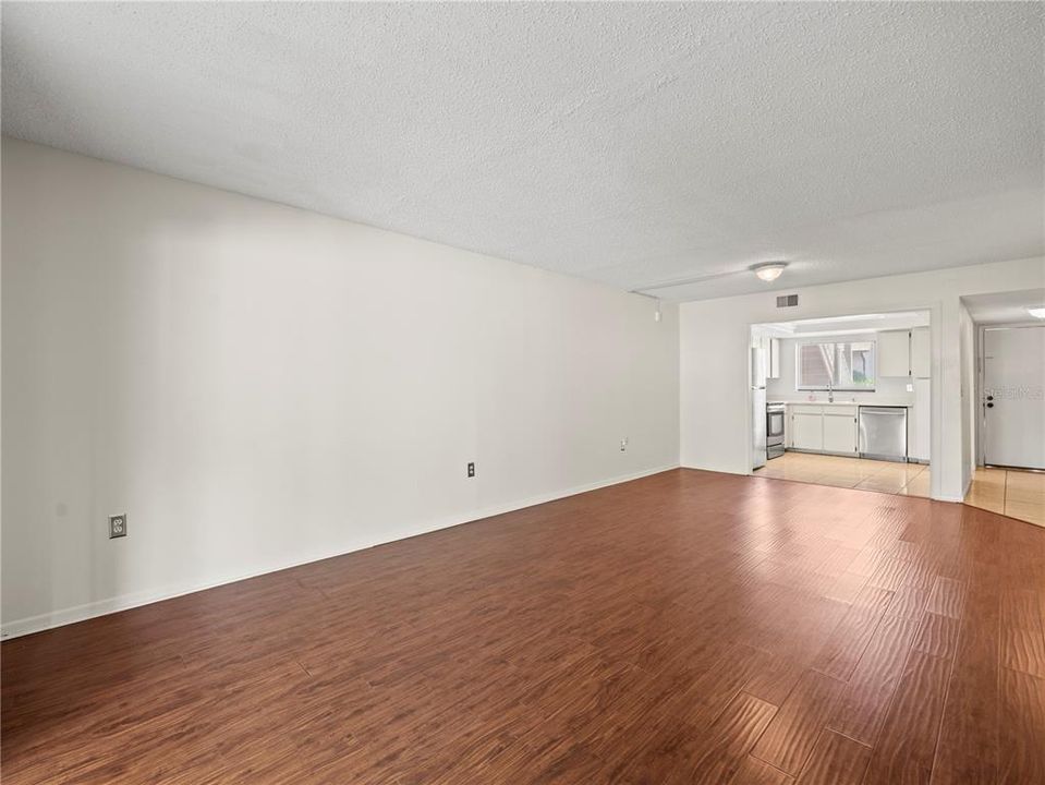 Active With Contract: $224,900 (2 beds, 2 baths, 1110 Square Feet)