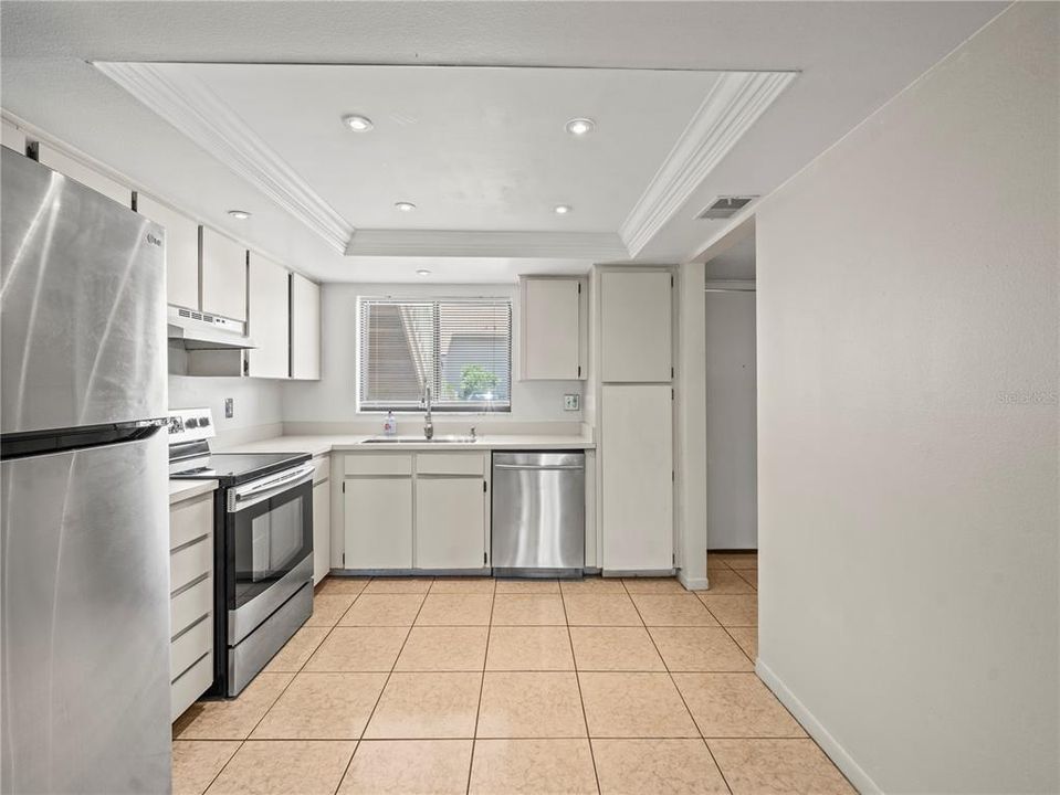 Active With Contract: $224,900 (2 beds, 2 baths, 1110 Square Feet)