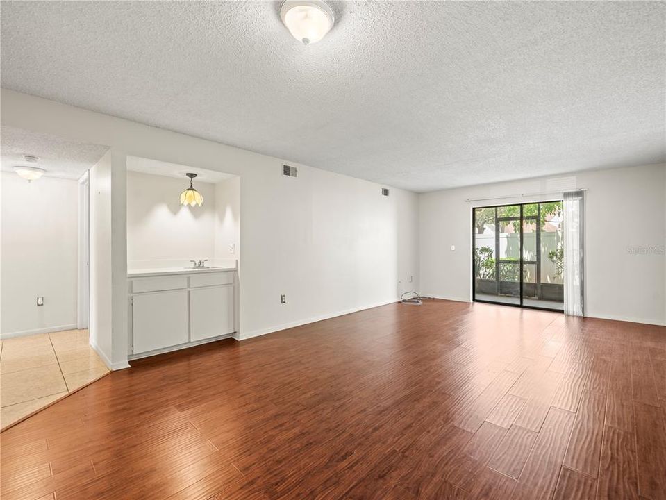 Active With Contract: $224,900 (2 beds, 2 baths, 1110 Square Feet)