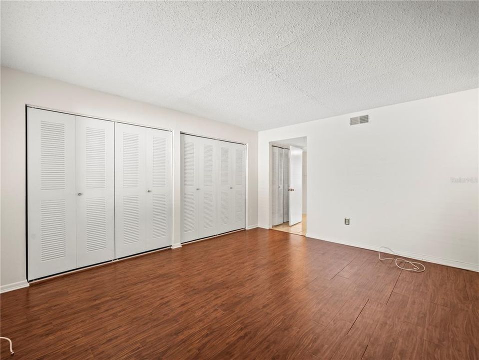 Active With Contract: $224,900 (2 beds, 2 baths, 1110 Square Feet)