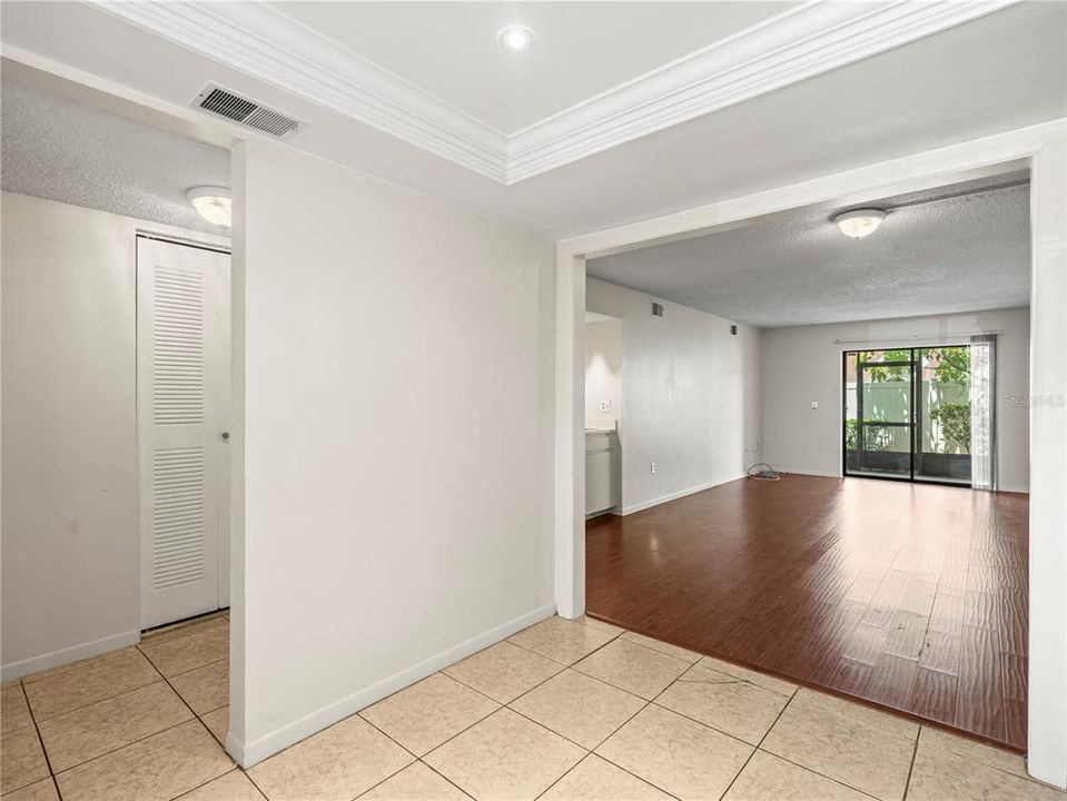 Active With Contract: $224,900 (2 beds, 2 baths, 1110 Square Feet)