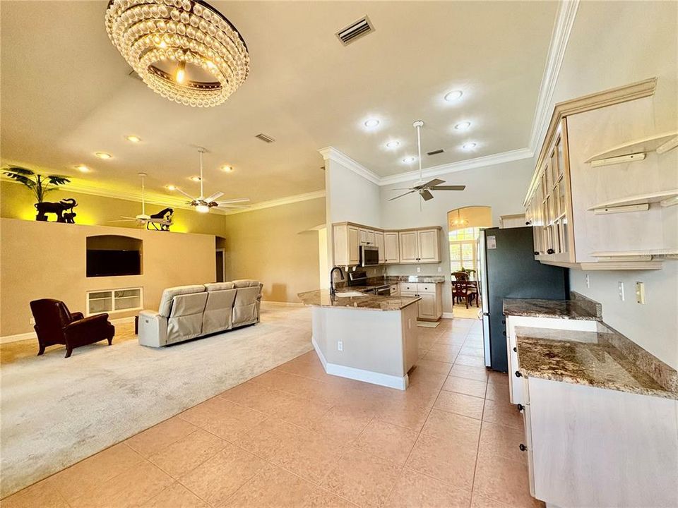 En Venta: $625,000 (4 camas, 3 baños, 2724 Pies cuadrados)