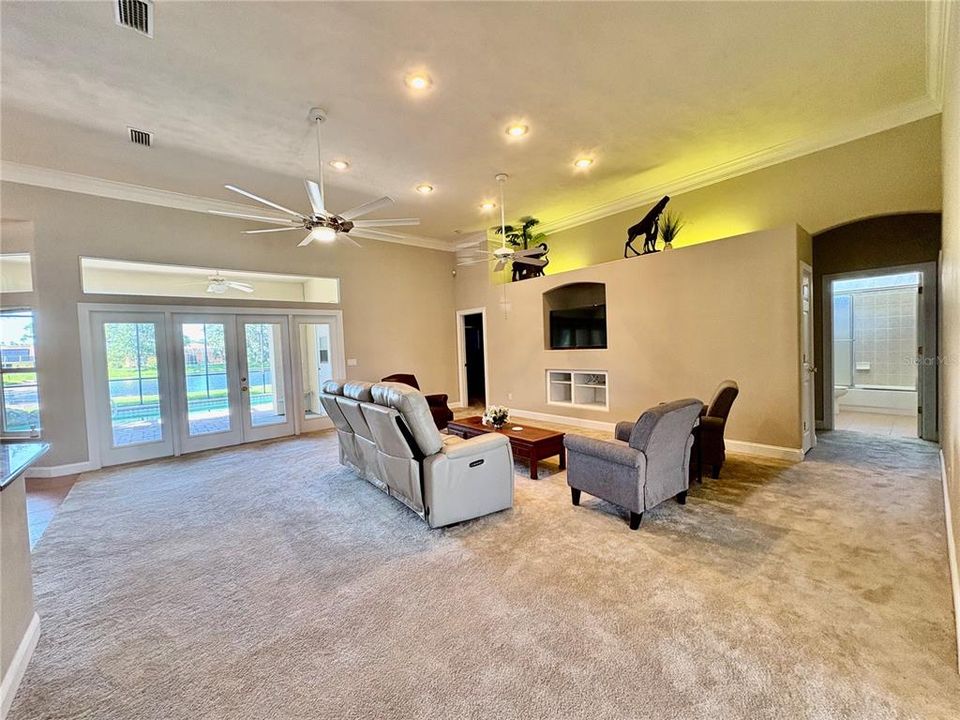 En Venta: $625,000 (4 camas, 3 baños, 2724 Pies cuadrados)