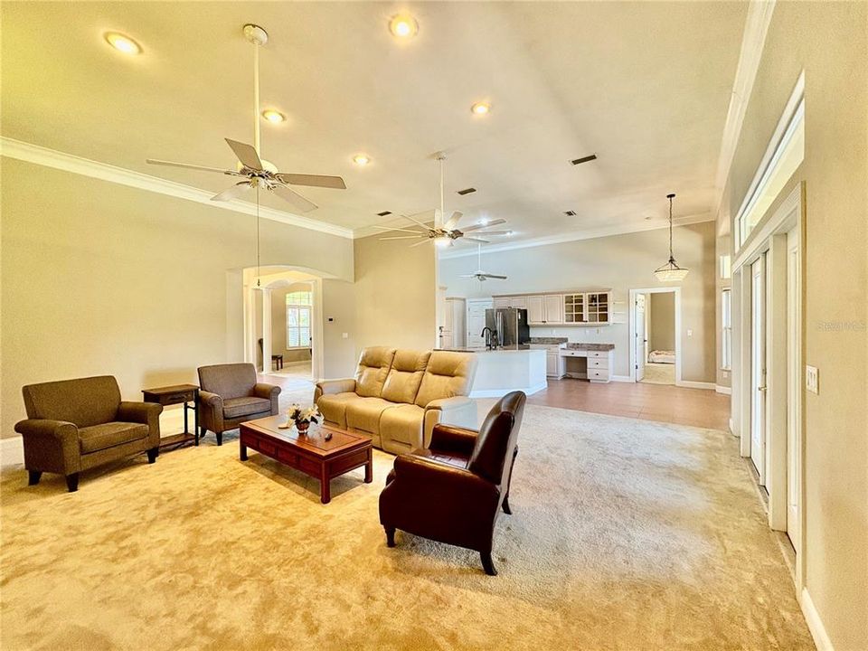 En Venta: $625,000 (4 camas, 3 baños, 2724 Pies cuadrados)