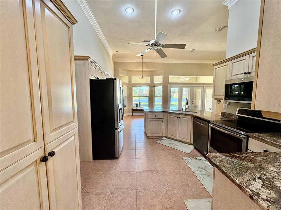 En Venta: $625,000 (4 camas, 3 baños, 2724 Pies cuadrados)