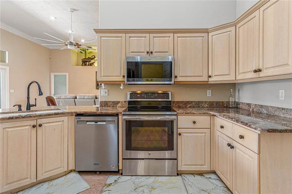 En Venta: $625,000 (4 camas, 3 baños, 2724 Pies cuadrados)