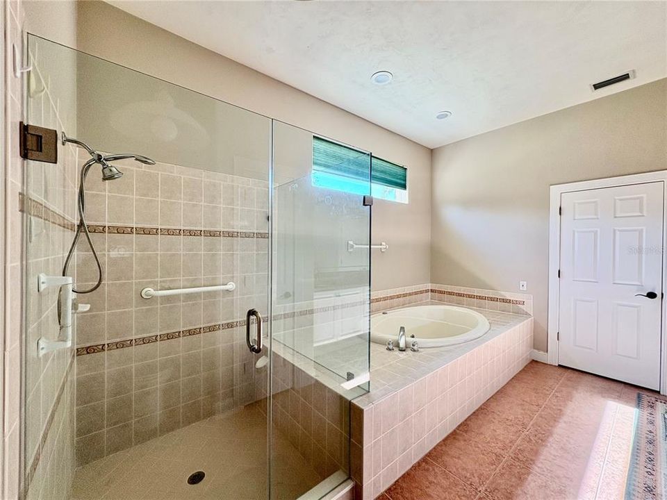 En Venta: $625,000 (4 camas, 3 baños, 2724 Pies cuadrados)