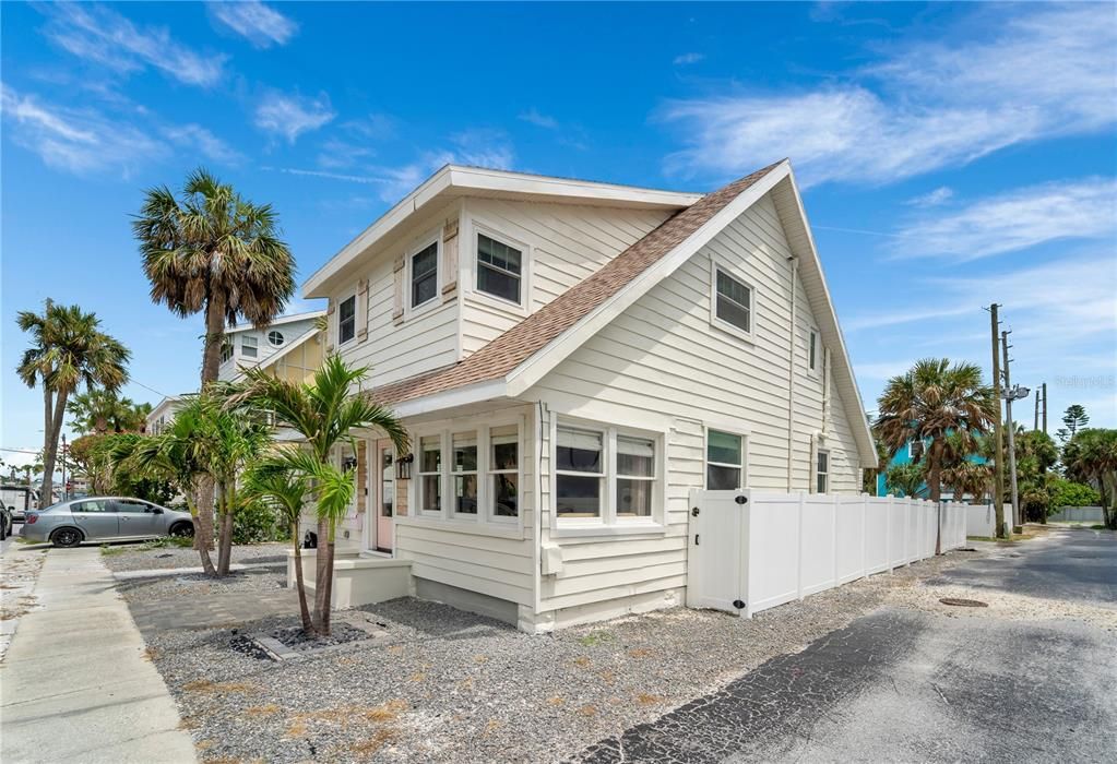 Active With Contract: $1,689,000 (4 beds, 2 baths, 2084 Square Feet)
