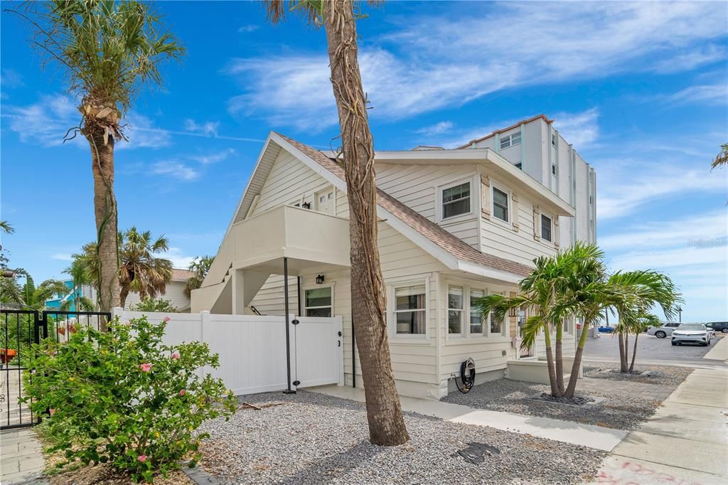 Active With Contract: $1,689,000 (4 beds, 2 baths, 2084 Square Feet)