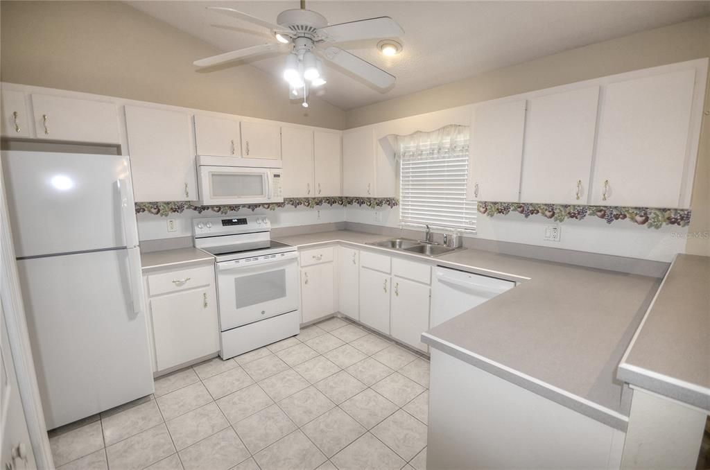 For Sale: $299,999 (3 beds, 2 baths, 1514 Square Feet)