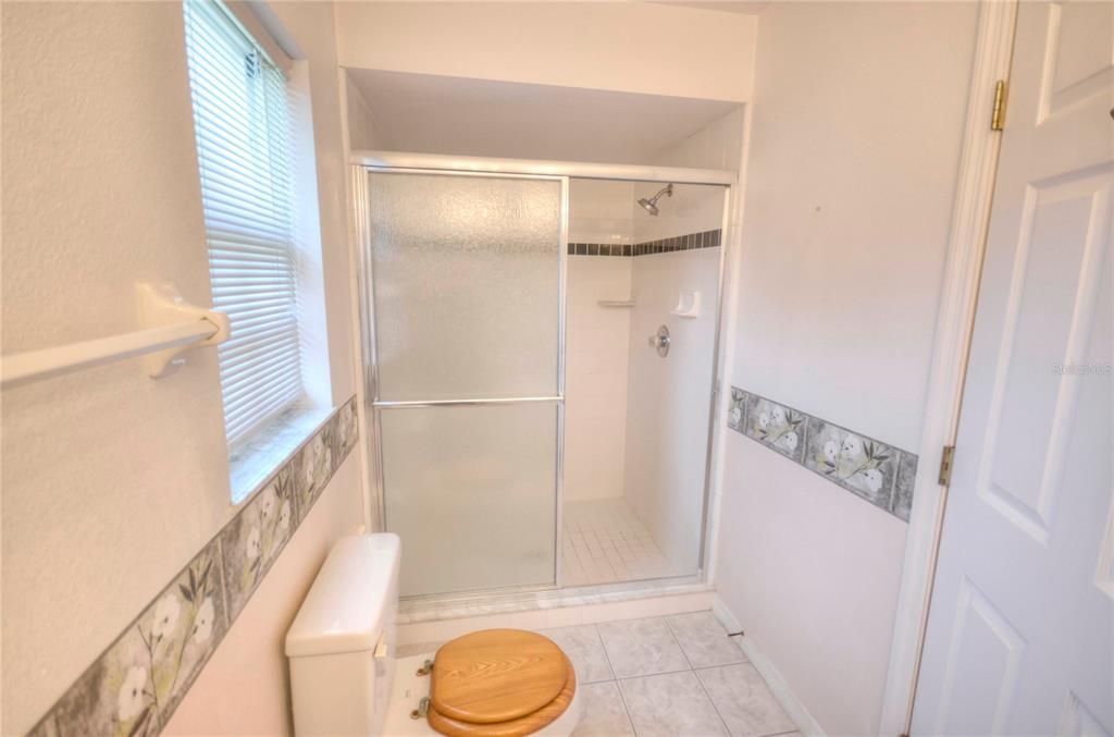 For Sale: $299,999 (3 beds, 2 baths, 1514 Square Feet)