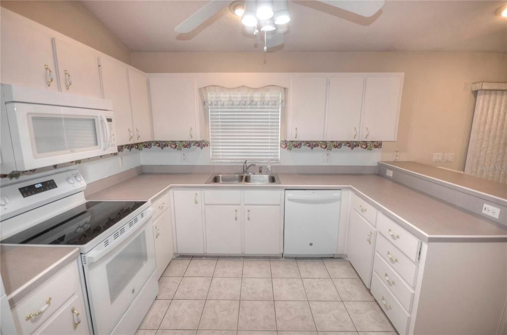 For Sale: $299,999 (3 beds, 2 baths, 1514 Square Feet)