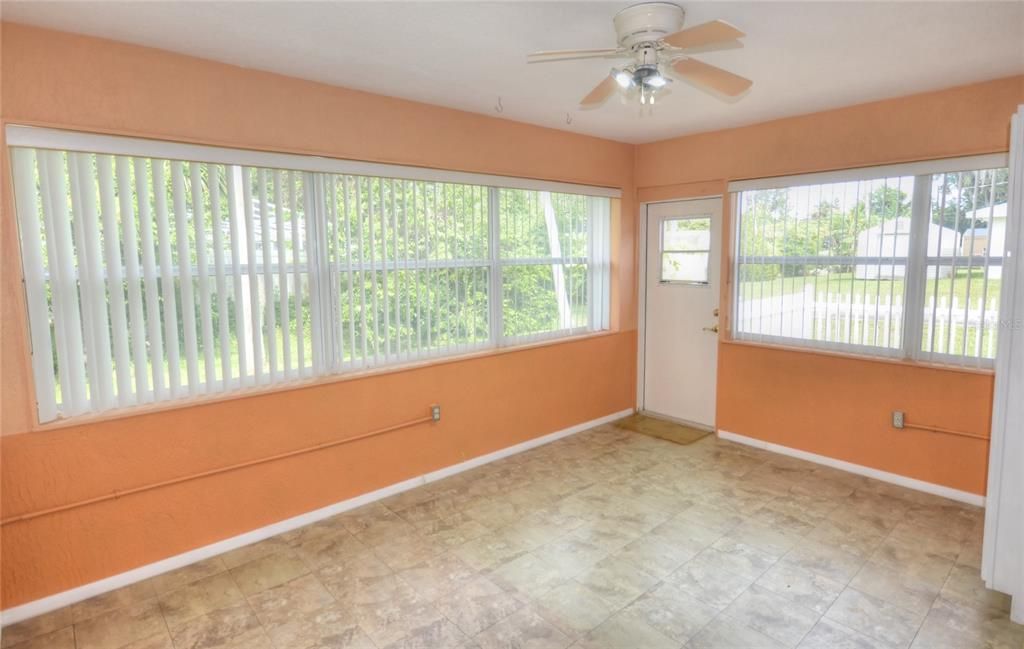 For Sale: $299,999 (3 beds, 2 baths, 1514 Square Feet)