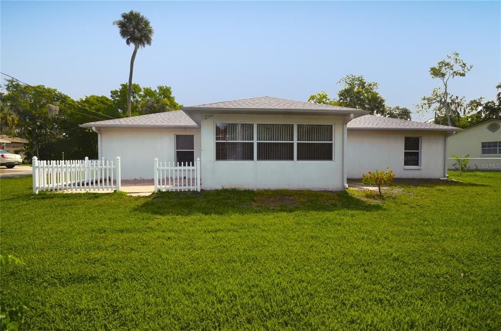 For Sale: $299,999 (3 beds, 2 baths, 1514 Square Feet)