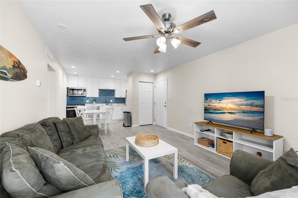 Active With Contract: $148,900 (2 beds, 1 baths, 755 Square Feet)