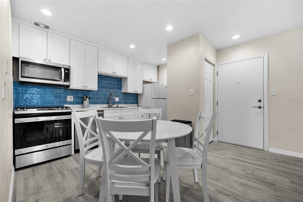 Active With Contract: $148,900 (2 beds, 1 baths, 755 Square Feet)