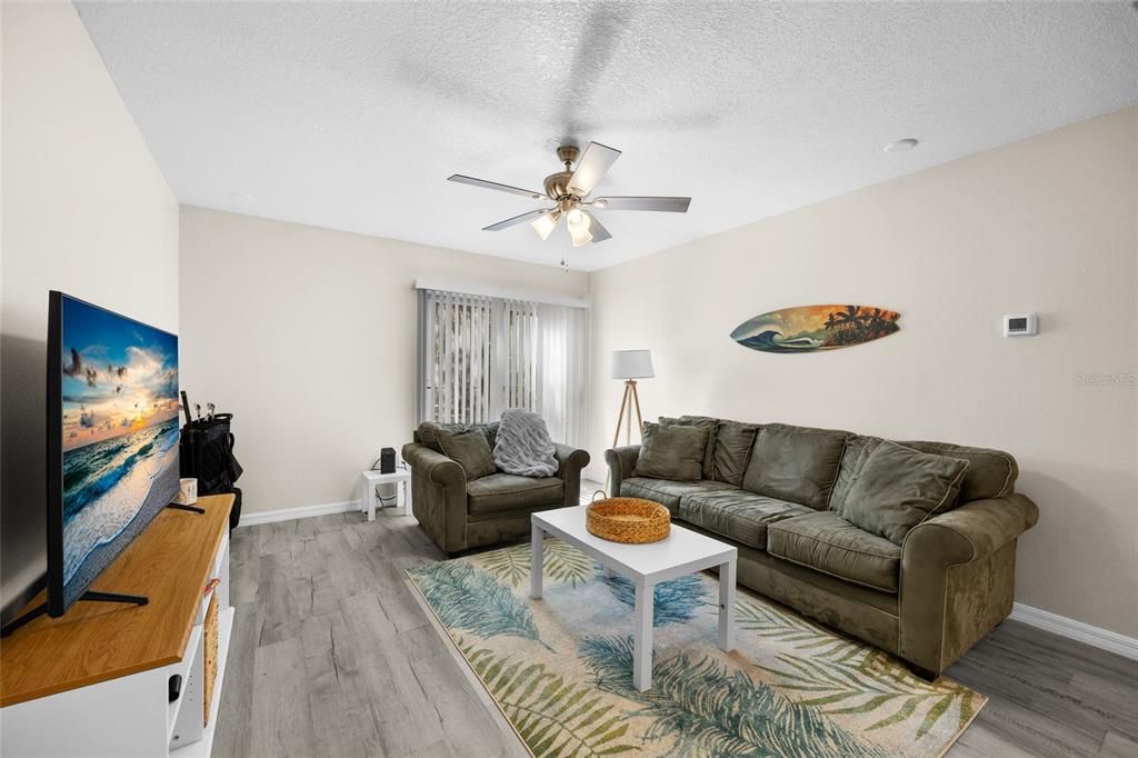 Active With Contract: $148,900 (2 beds, 1 baths, 755 Square Feet)