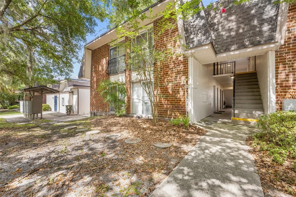 Active With Contract: $148,900 (2 beds, 1 baths, 755 Square Feet)