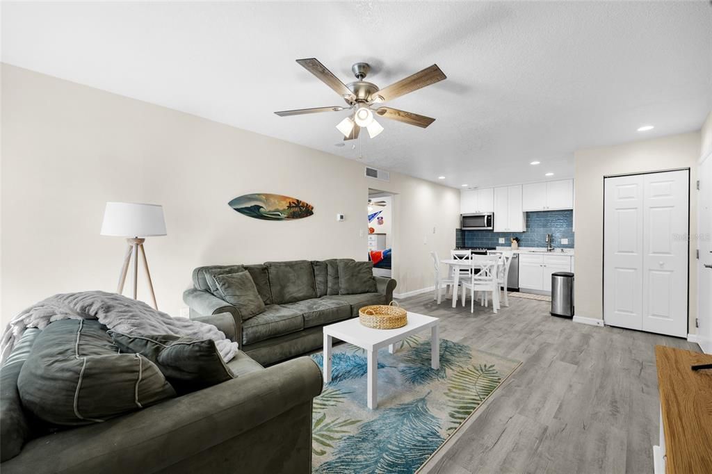 Active With Contract: $148,900 (2 beds, 1 baths, 755 Square Feet)