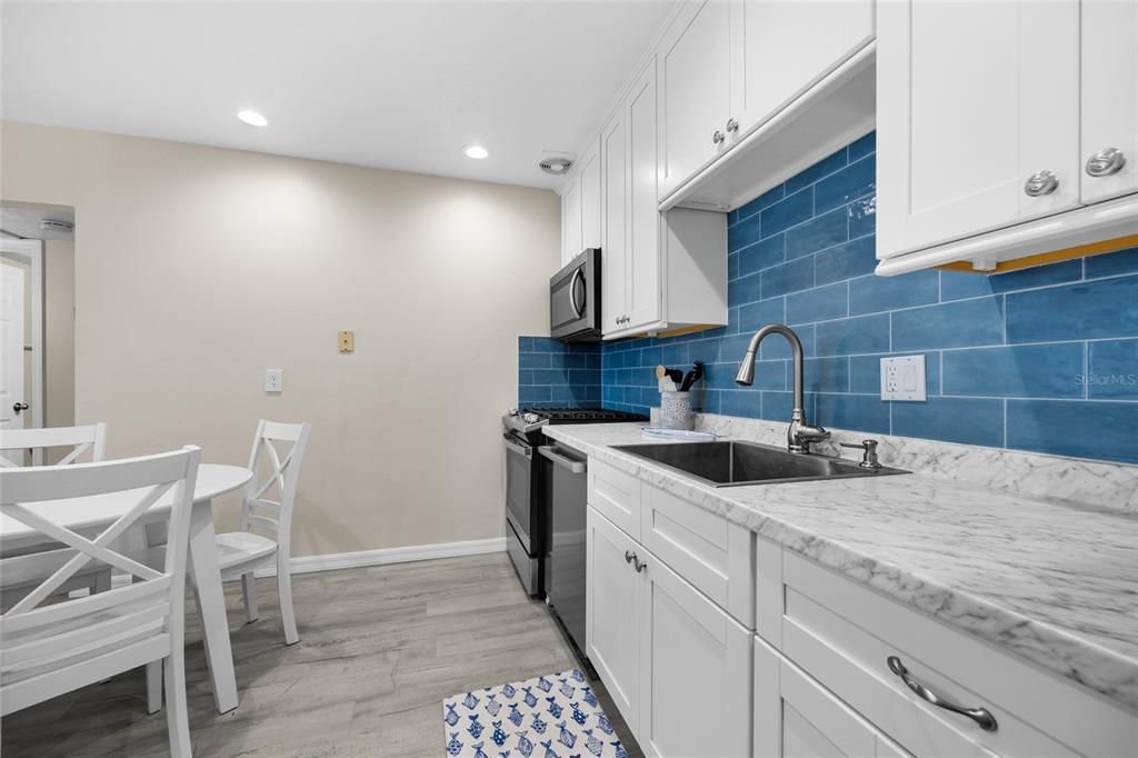 Active With Contract: $148,900 (2 beds, 1 baths, 755 Square Feet)