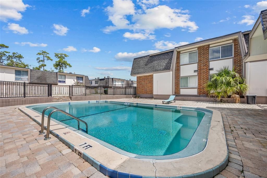 Active With Contract: $148,900 (2 beds, 1 baths, 755 Square Feet)