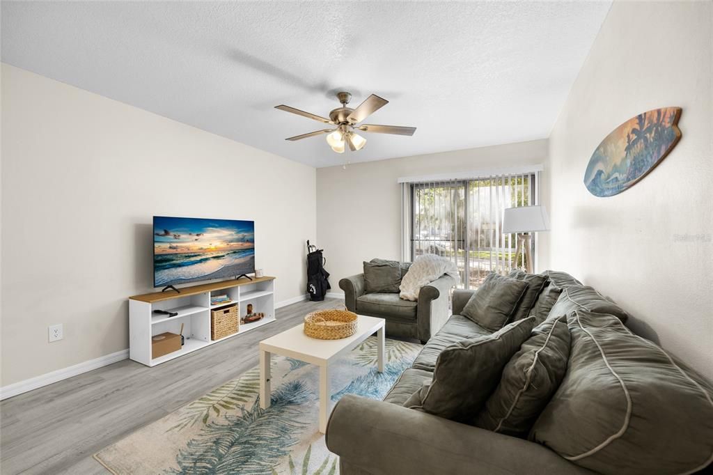 Active With Contract: $148,900 (2 beds, 1 baths, 755 Square Feet)