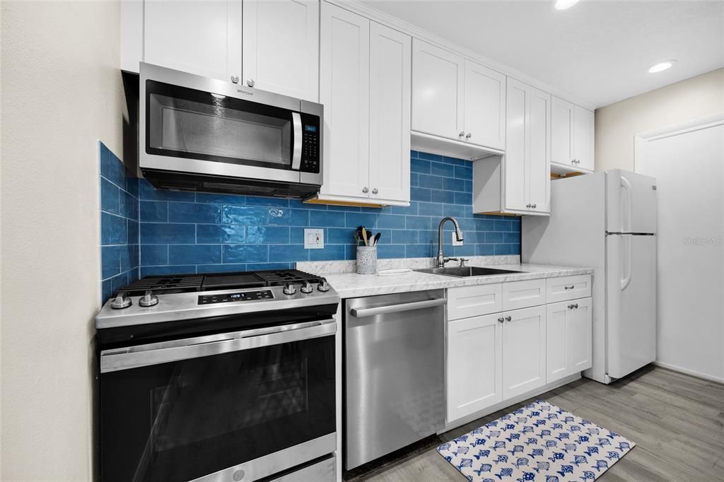 Active With Contract: $148,900 (2 beds, 1 baths, 755 Square Feet)