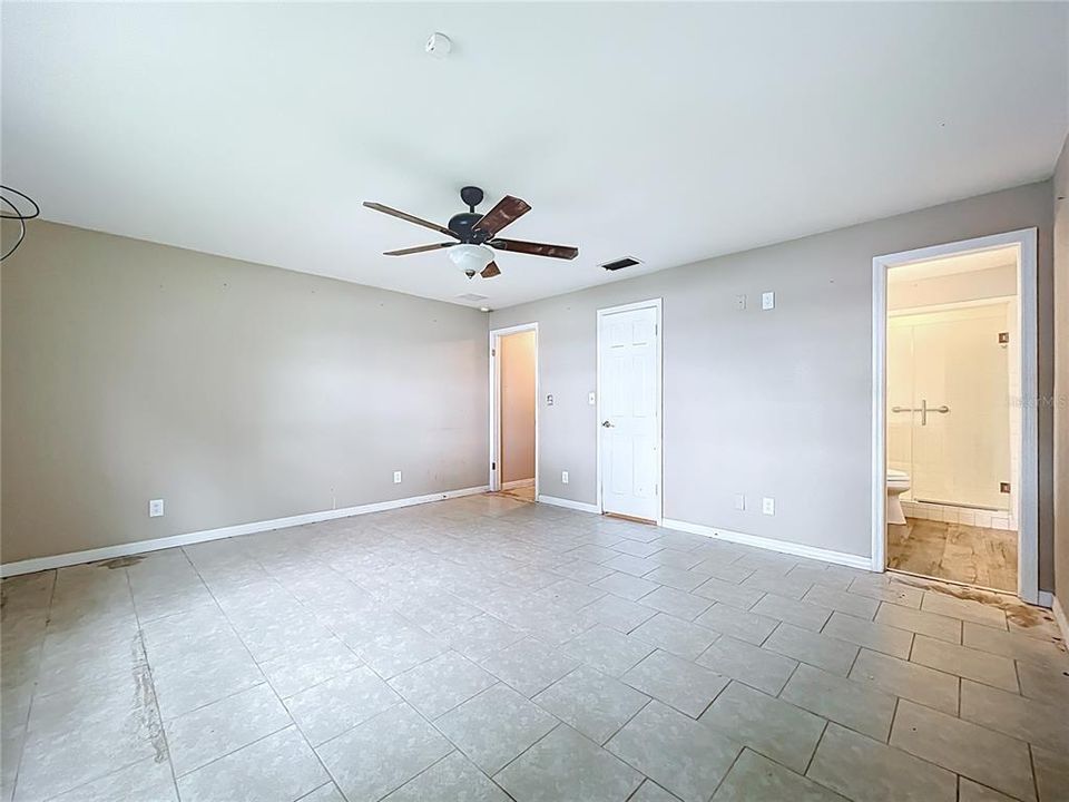 Active With Contract: $375,000 (4 beds, 2 baths, 2417 Square Feet)