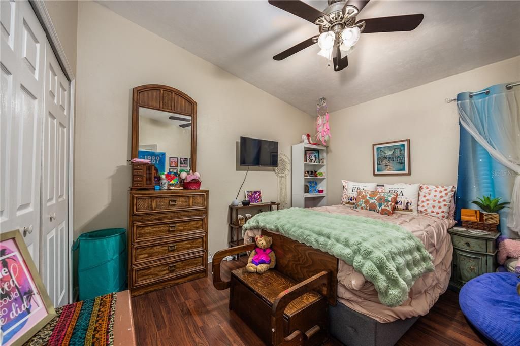 На продажу: $335,000 (3 спален, 2 ванн, 1631 Квадратных фут)