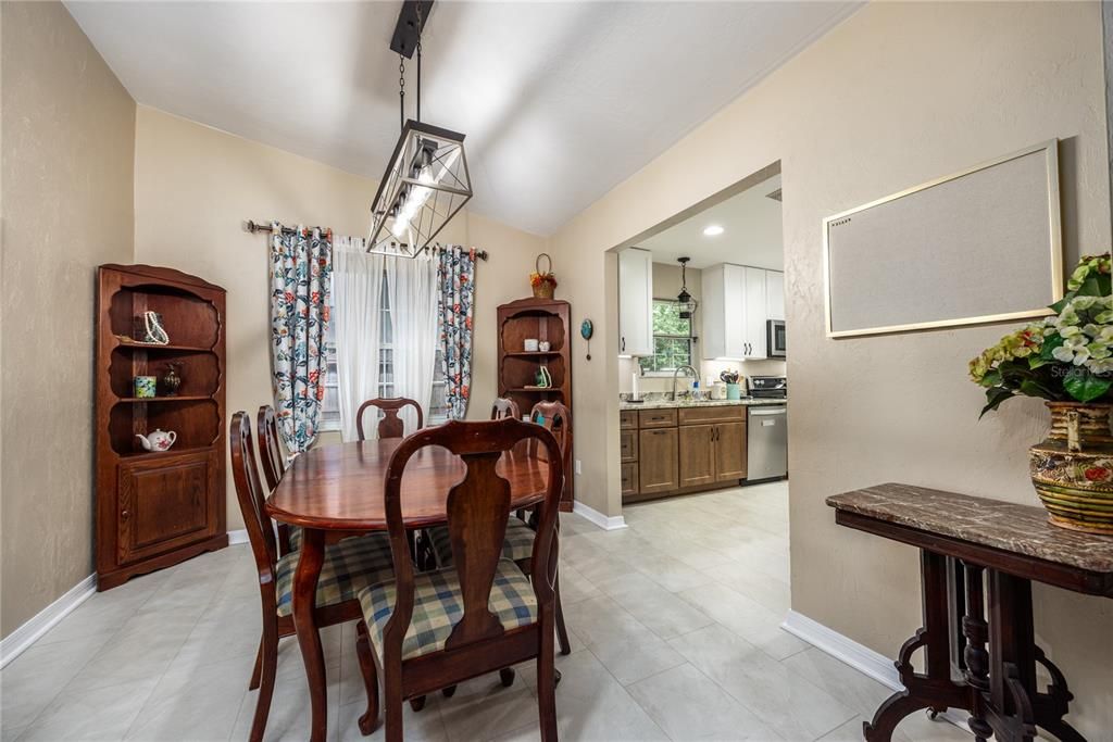 На продажу: $335,000 (3 спален, 2 ванн, 1631 Квадратных фут)