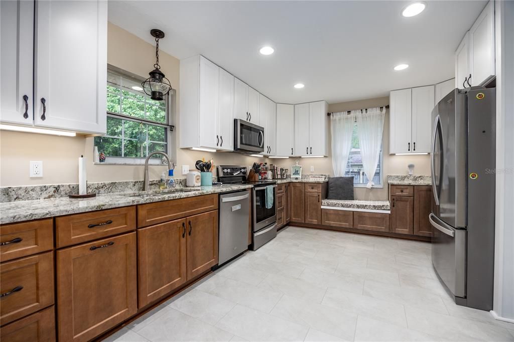 На продажу: $335,000 (3 спален, 2 ванн, 1631 Квадратных фут)