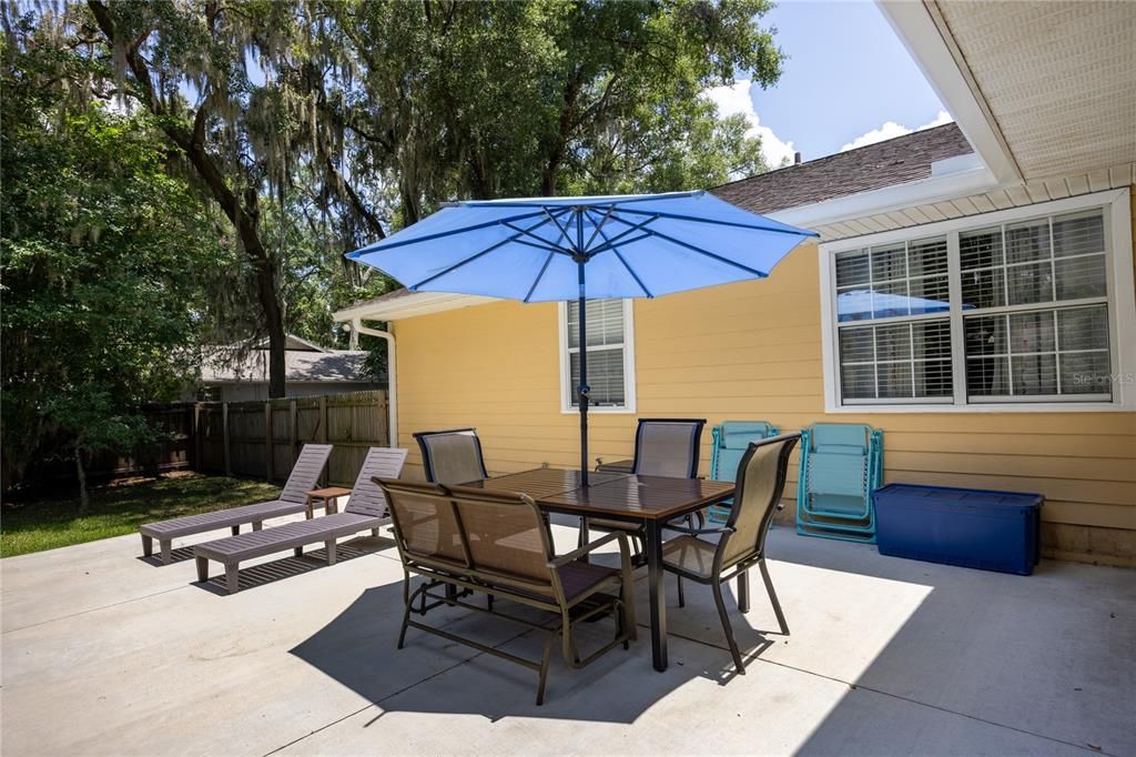 На продажу: $335,000 (3 спален, 2 ванн, 1631 Квадратных фут)