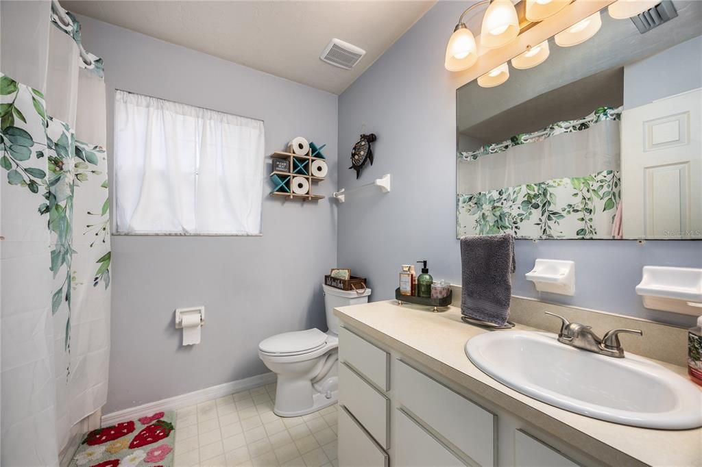 На продажу: $335,000 (3 спален, 2 ванн, 1631 Квадратных фут)