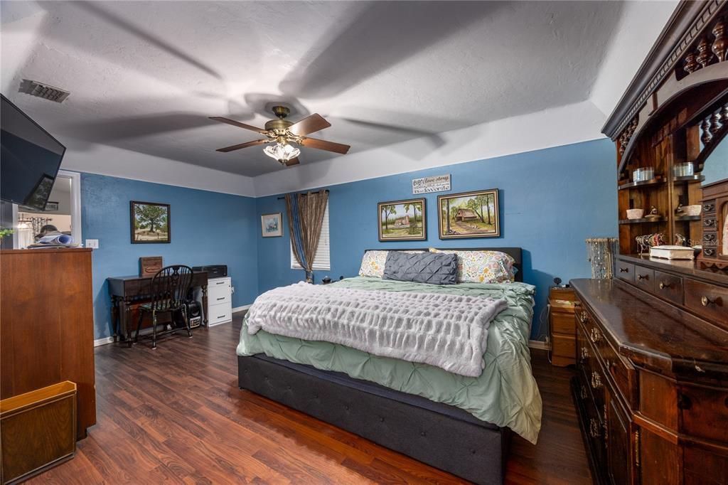 На продажу: $335,000 (3 спален, 2 ванн, 1631 Квадратных фут)