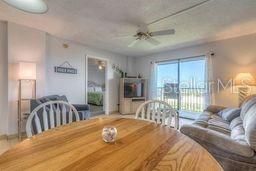 В аренду: $2,250 (2 спален, 2 ванн, 876 Квадратных фут)