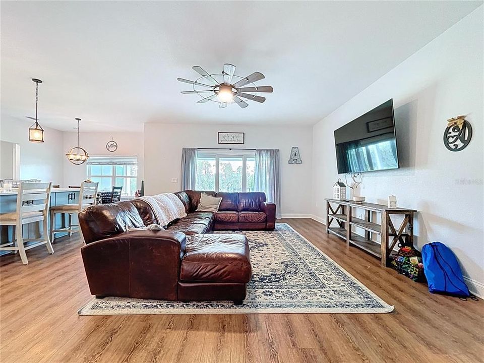 待售: $539,999 (4 贝兹, 2 浴室, 1947 平方英尺)