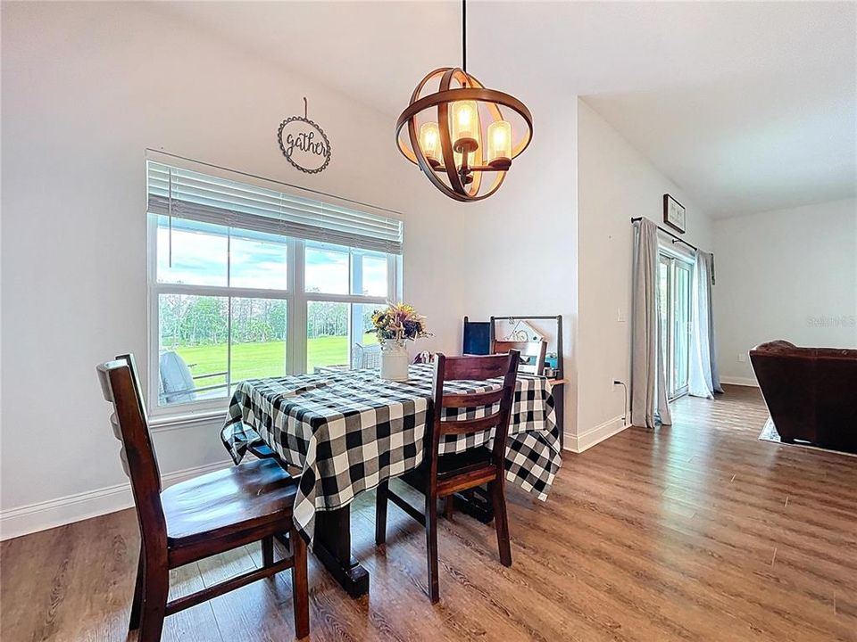 待售: $539,999 (4 贝兹, 2 浴室, 1947 平方英尺)