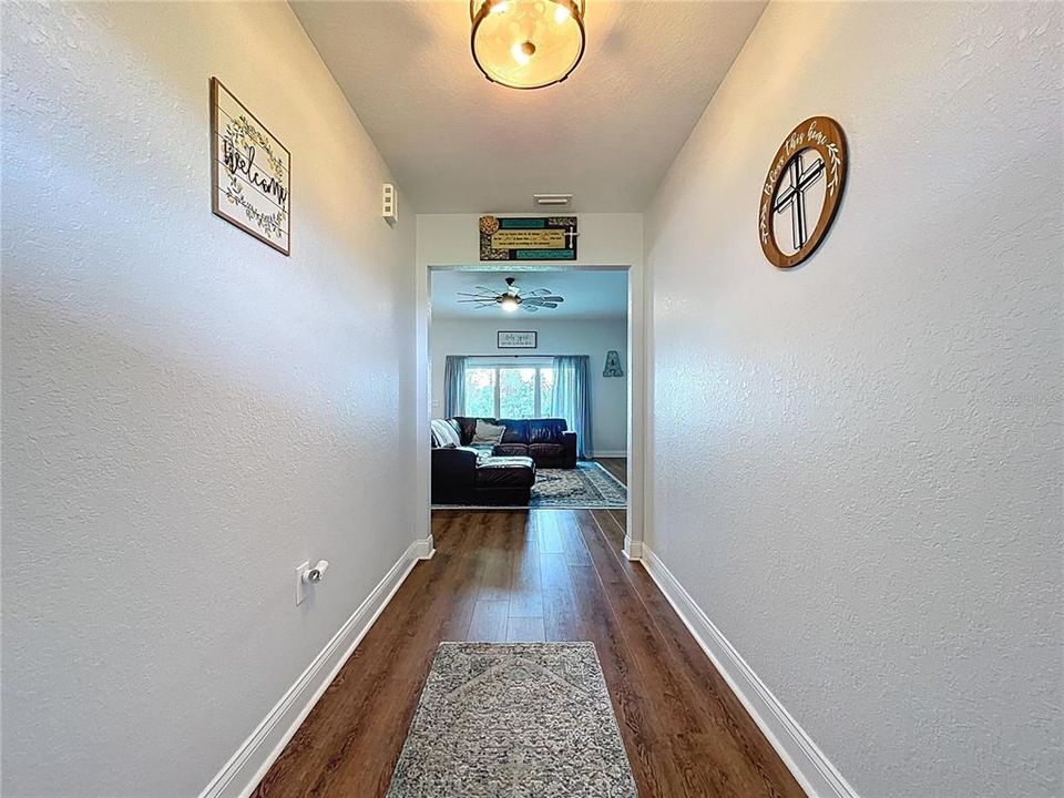 待售: $539,999 (4 贝兹, 2 浴室, 1947 平方英尺)