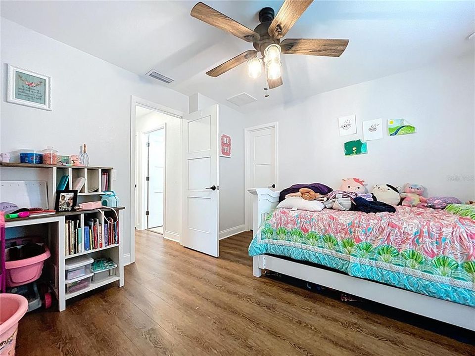 待售: $539,999 (4 贝兹, 2 浴室, 1947 平方英尺)