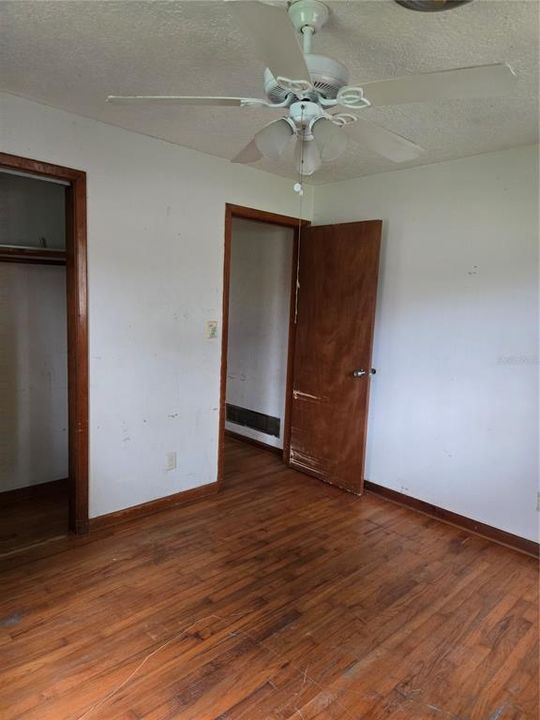 待售: $169,000 (4 贝兹, 2 浴室, 1794 平方英尺)