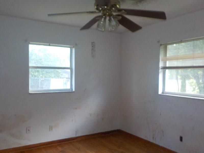 待售: $169,000 (4 贝兹, 2 浴室, 1794 平方英尺)