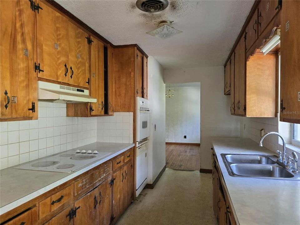 待售: $169,000 (4 贝兹, 2 浴室, 1794 平方英尺)