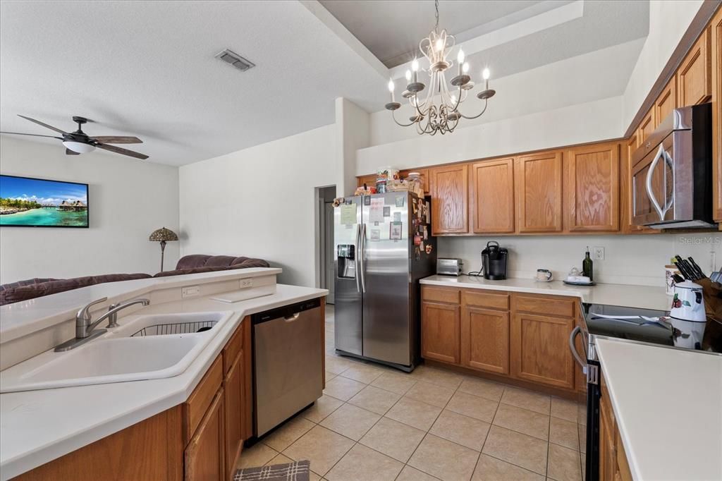 Active With Contract: $385,000 (3 beds, 2 baths, 1897 Square Feet)