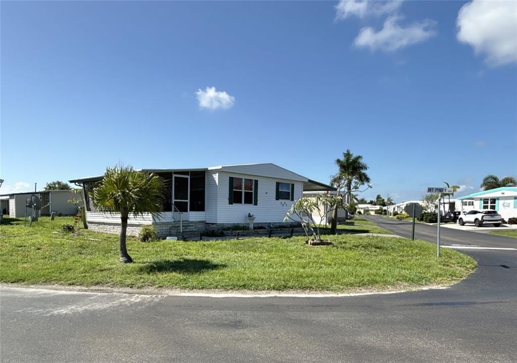 На продажу: $69,000 (2 спален, 2 ванн, 1056 Квадратных фут)