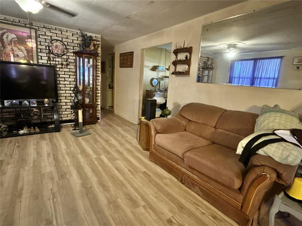 На продажу: $69,000 (2 спален, 2 ванн, 1056 Квадратных фут)