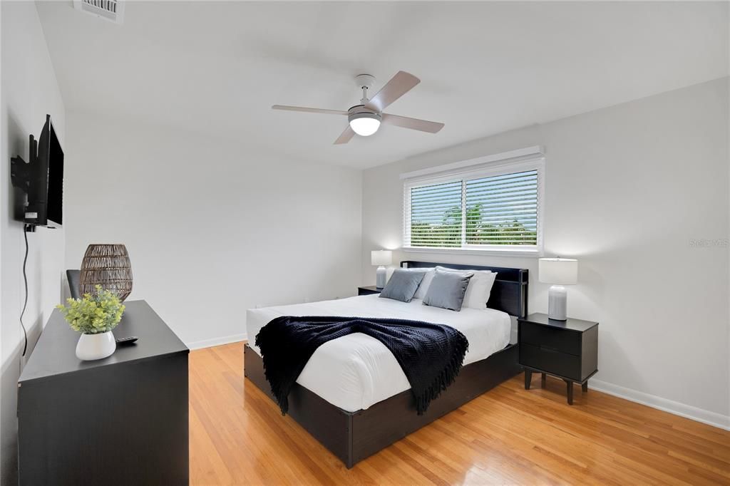 待售: $1,299,999 (6 贝兹, 3 浴室, 2527 平方英尺)